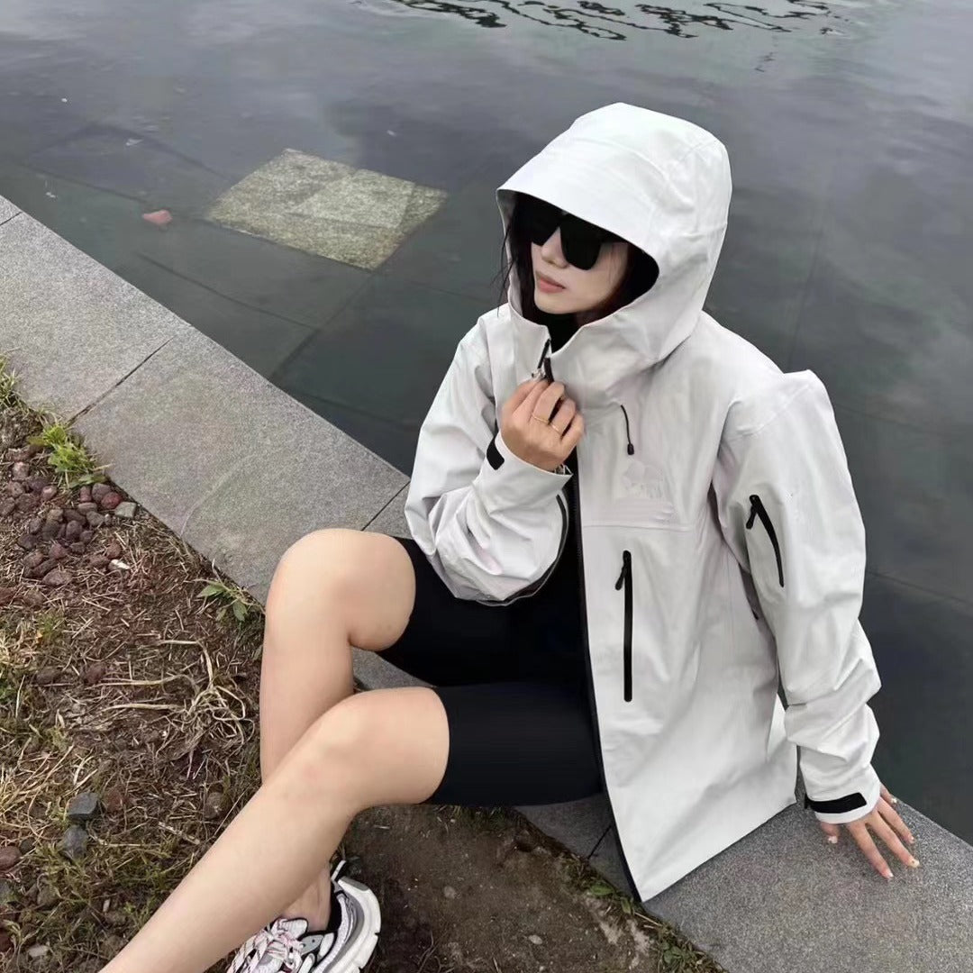 Women’s Gore-Tex Hard Shell Jacket – Windproof & Waterproof